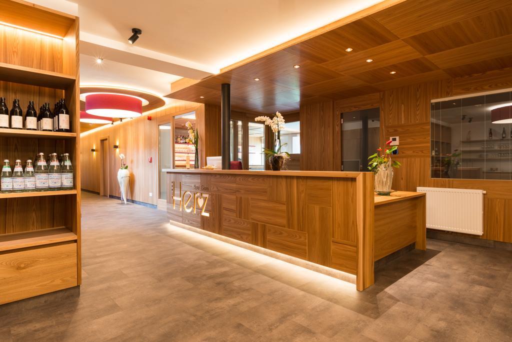 Hotel Garni Herz Tirolo Luaran gambar